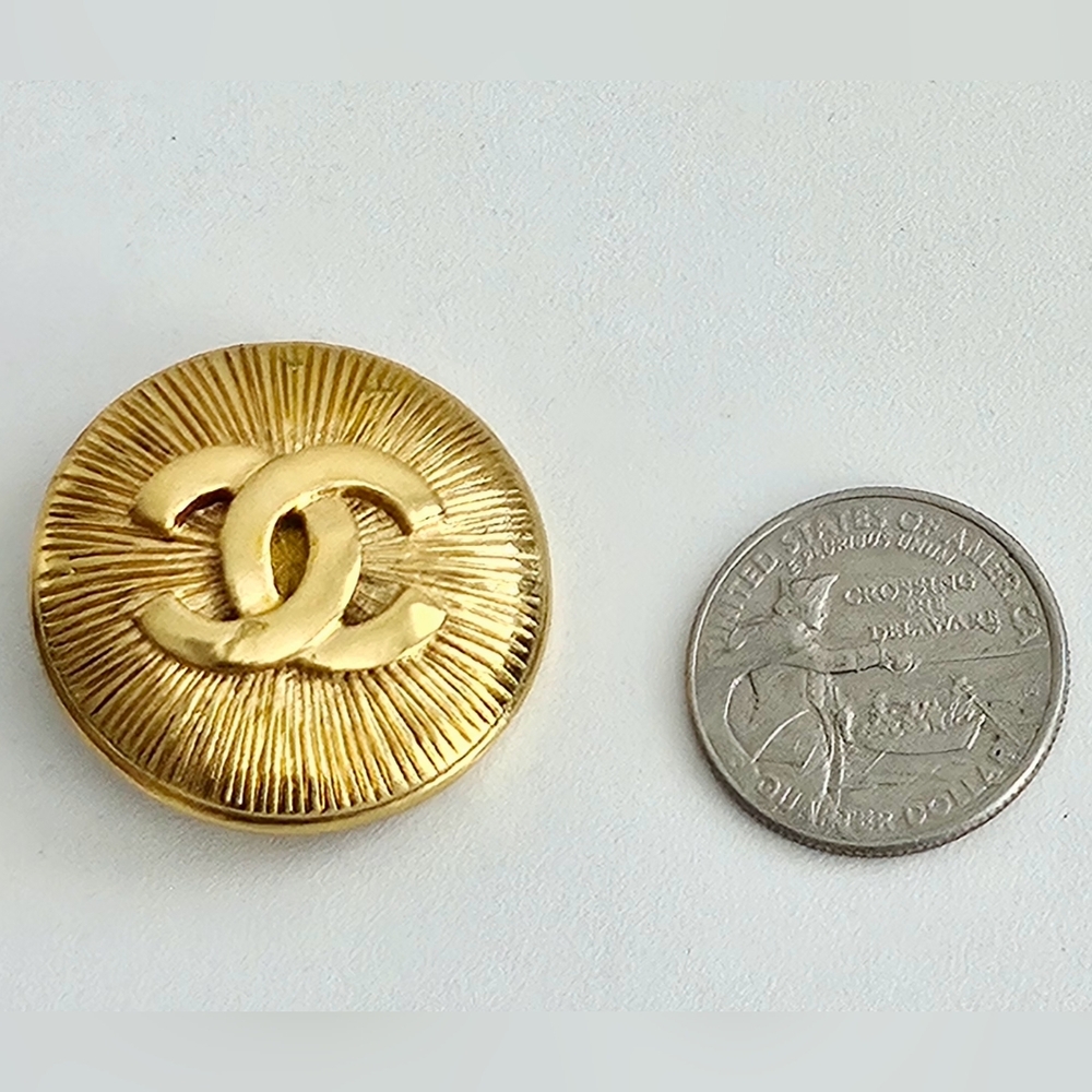 Chanel Gold-plated Sunburst Brooch - Picture 3 of 4